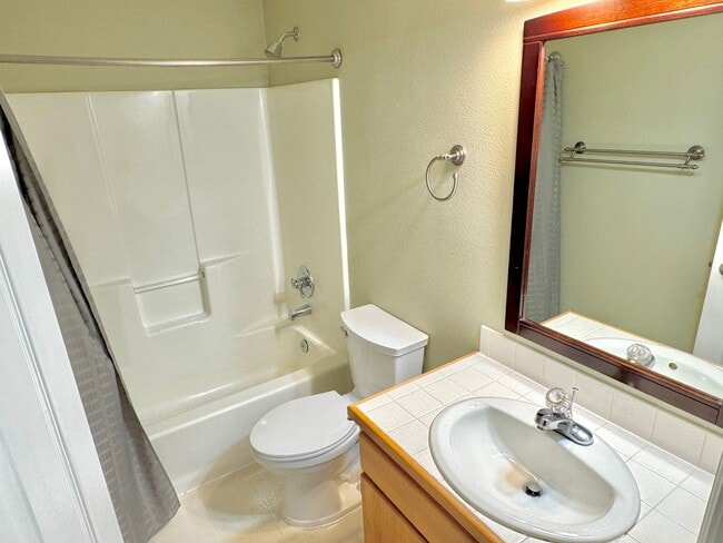 Building Photo - Boise Neighborhood 2-Story with A/C, Attached Garage, Fenced Backyard