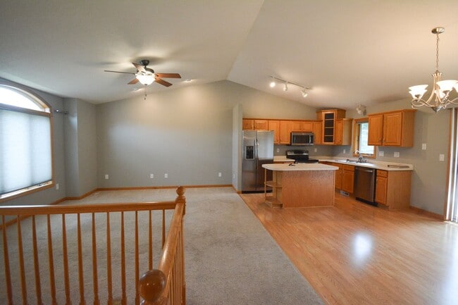 Building Photo - Bamber Ridge 4br home with fenced yard!