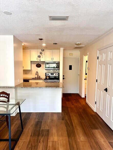 Building Photo - 1815 Robalo Dr
