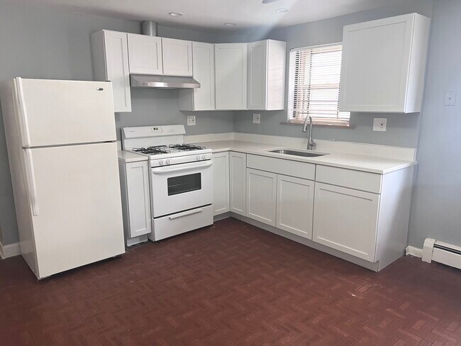 Building Photo - 2417 W Bryn Mawr Ave