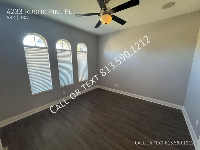 Building Photo - Spacious Wesley Chapel Home