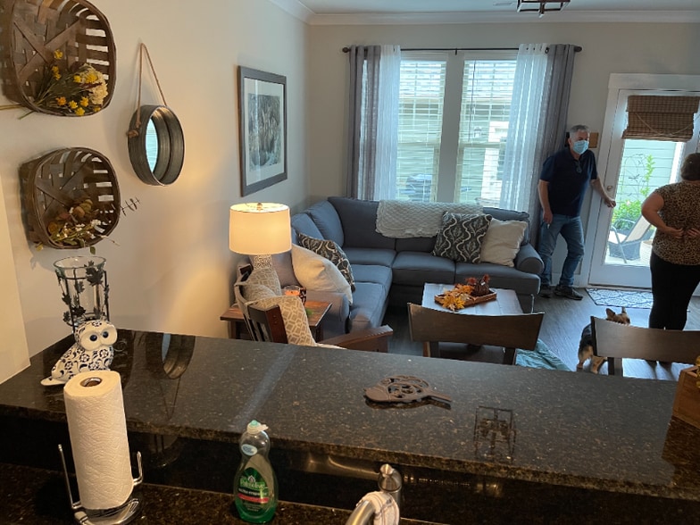 Building Photo - 213 Meritage St