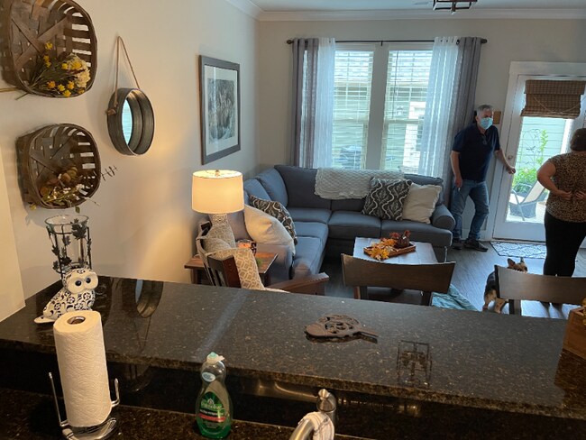 Building Photo - 213 Meritage St