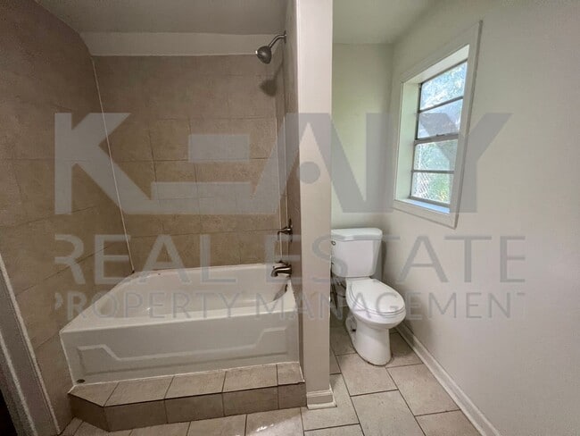 Building Photo - 503 Southdown Pl