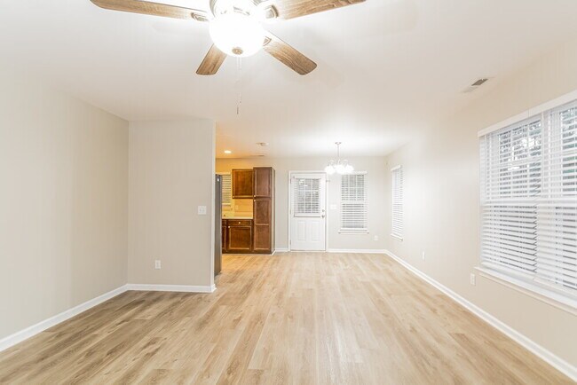 Building Photo - 821 Skinner Dr