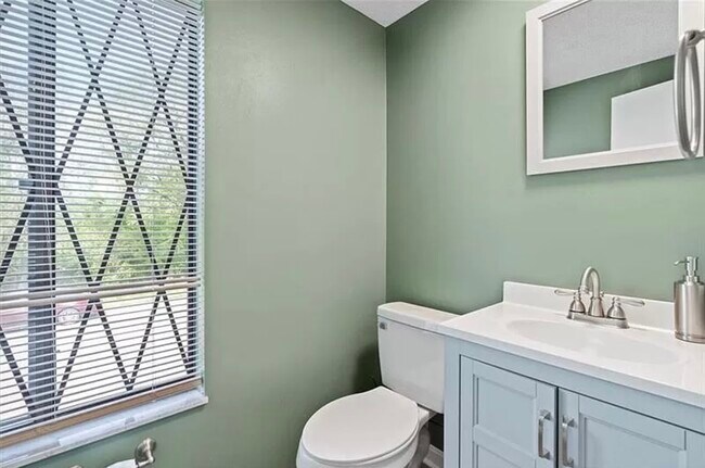 Building Photo - 2716 Bingham Dr