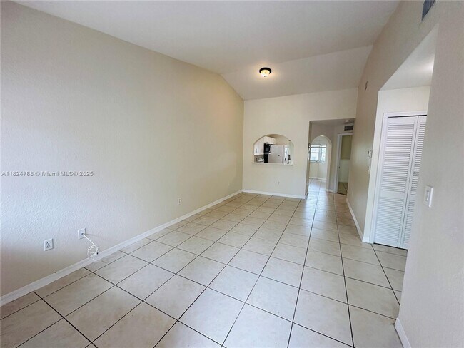Building Photo - 1251 SE 28th Ct