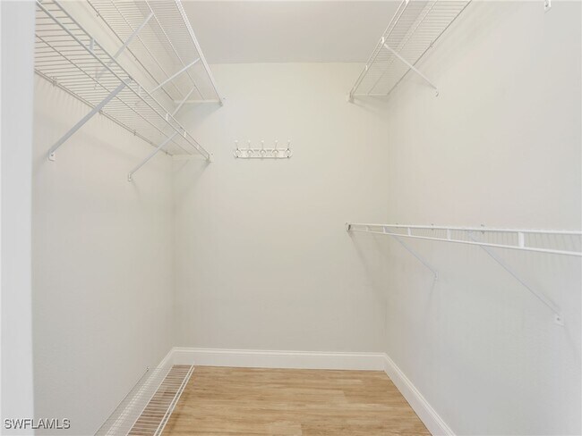 Building Photo - 1492 La Petite Ln