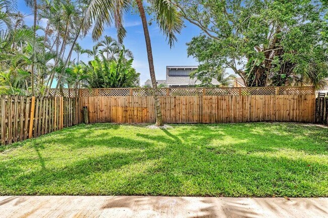 Building Photo - 2438 Southridge Rd