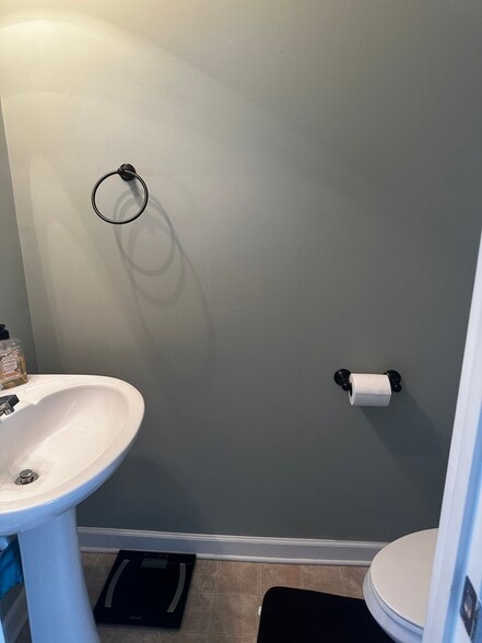 Building Photo - 138 Oak Valley Cir