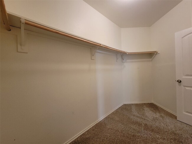 Building Photo - 2515 Wynngate Dr