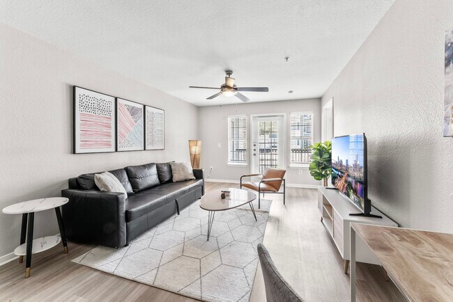 Building Photo - 1301 Crossing Pl