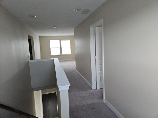 Building Photo - 2704 Grassy Br Dr