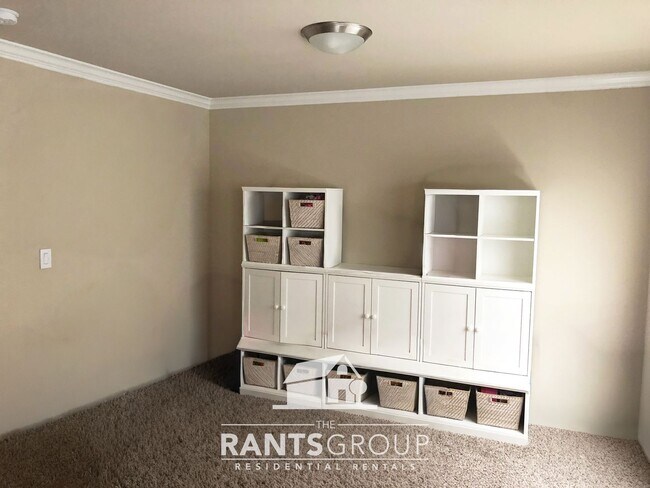 Building Photo - Beautiful Tumwater Home with Stunning Kitchen & Spacious Layout