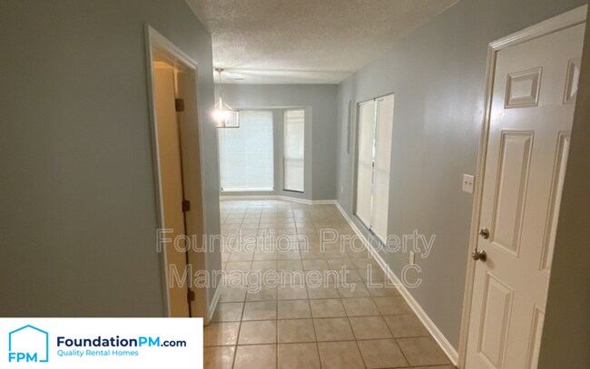 Building Photo - 327 Anthony St