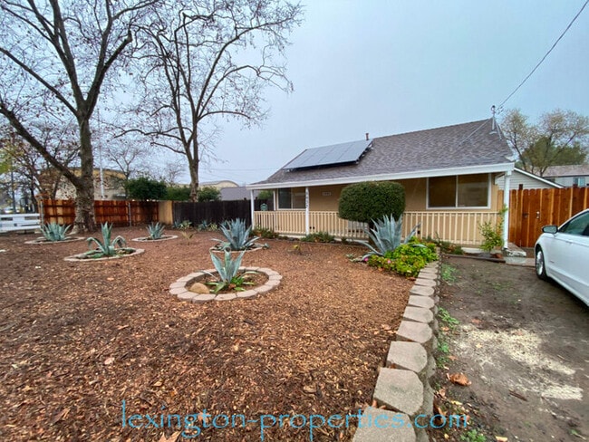 Building Photo - Beautifully Upgraded, 3BD/1BA Carmichael Home, off Fair Oaks Blvd!