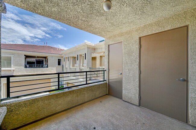 Building Photo - 10809 Garden Mist Dr