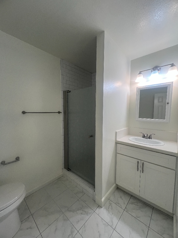 Building Photo - 900 S Highland Ave