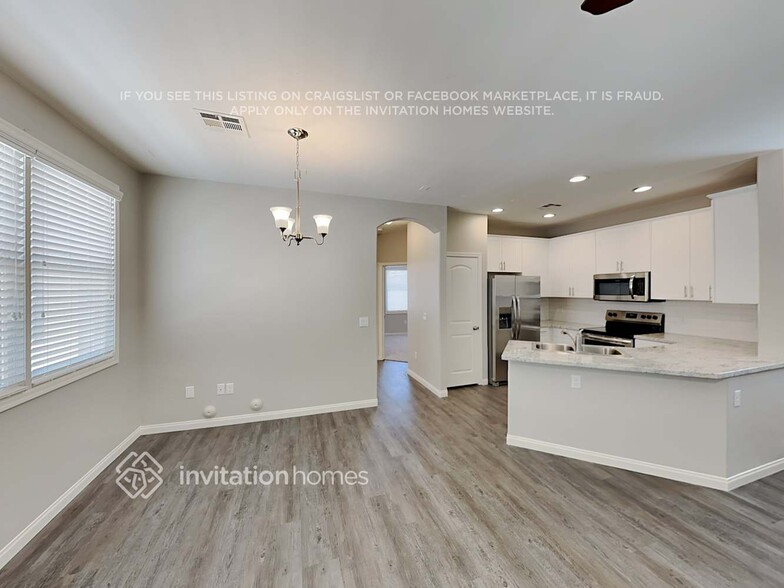 Building Photo - 4069 E Windsor Dr