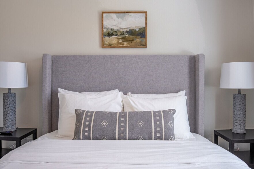 Building Photo - 18 Huntcliff Dr