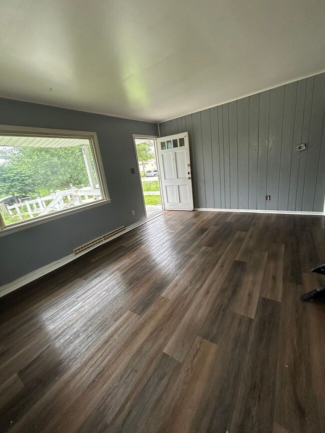 Building Photo - 2 Bedroom 1 Bathroom House
