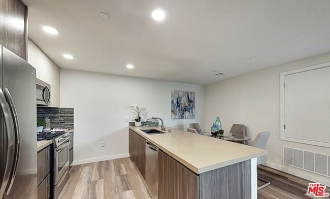 Building Photo - 1070 S Bedford St