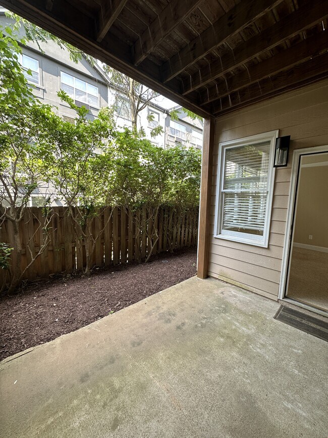 Building Photo - 1041 Emory Parc Pl