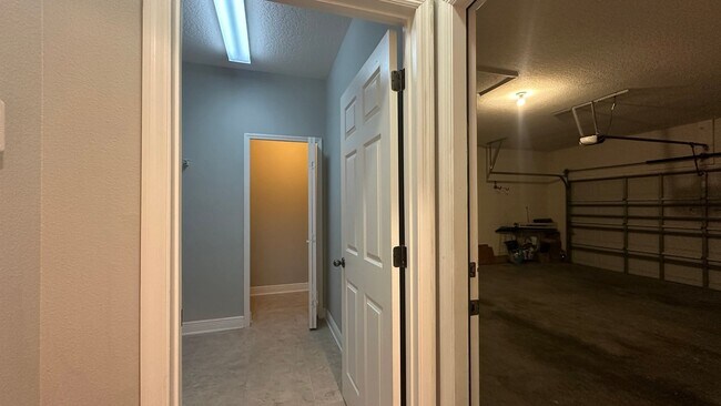 Building Photo - 418 Brentwood Club Cove