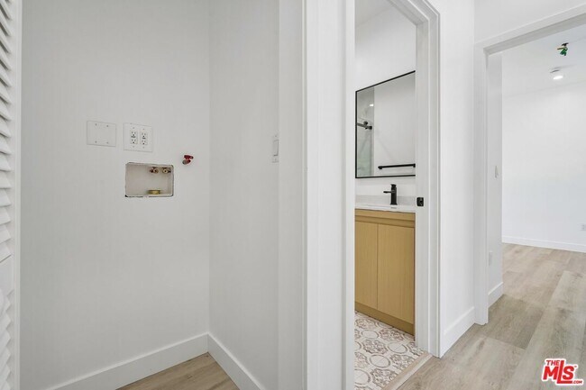 Building Photo - 1434 Beverwil Dr