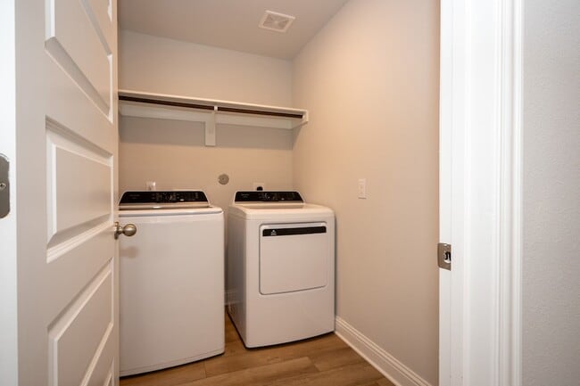 Building Photo - 409 Aurora Creek Ln