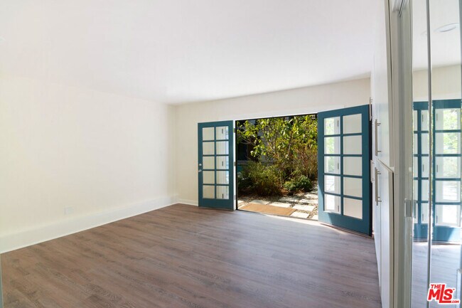 Building Photo - 552 Wilcox Ave