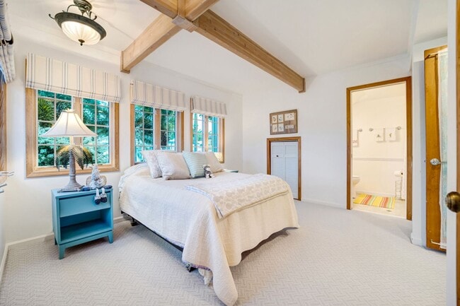 Building Photo - Luxury 4 Bed/4Bath Kailua