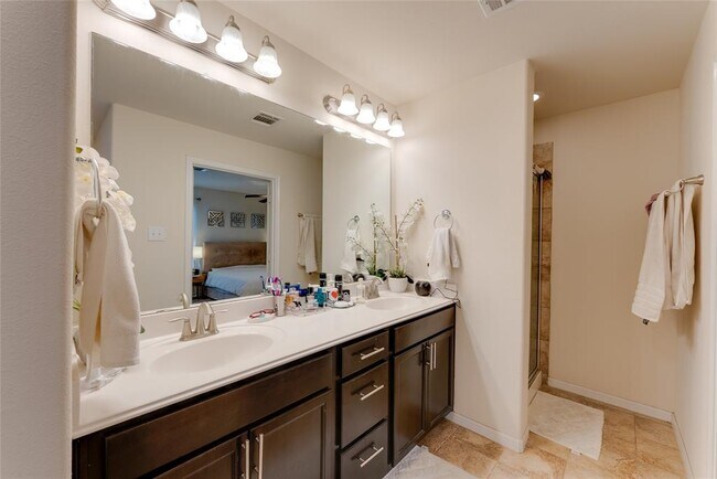Building Photo - 6047 Wesley Manor Ct