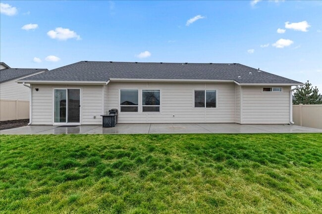 Building Photo - Single level 4bd/2ba/3 car garage Home in North Meridian