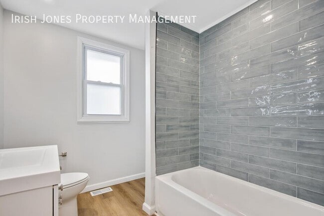 Building Photo - 48 Boyd St