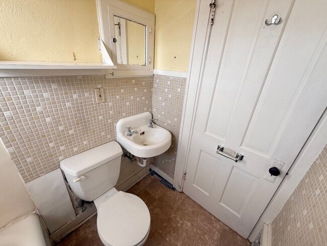 Building Photo - 1544 D St