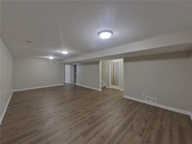 Building Photo - 14060 Ailesbury Ave