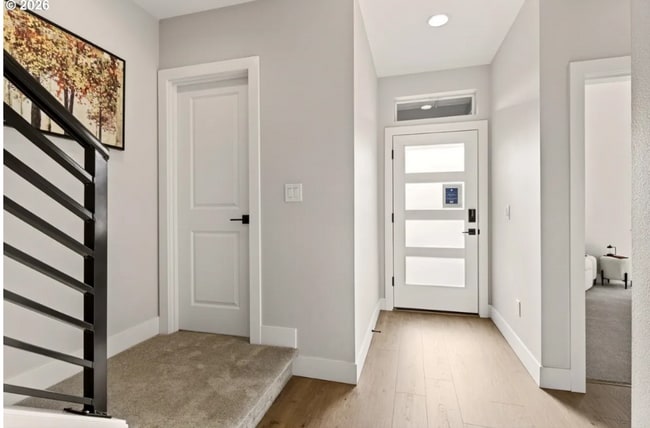 Building Photo - Goregous 3 Bedroom with Loft and Bonus Room! High Ceilings! Pantry! Keyless Entry! Double Oven & ...