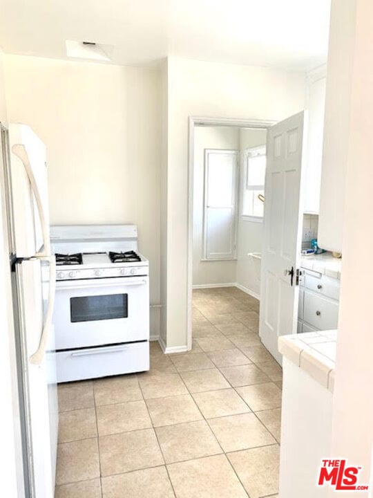 Building Photo - 356 S La Jolla Ave