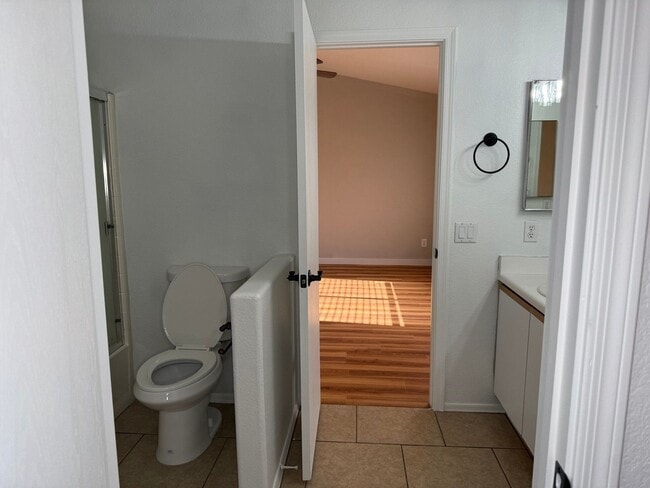 Building Photo - 1162 W 2nd Ave