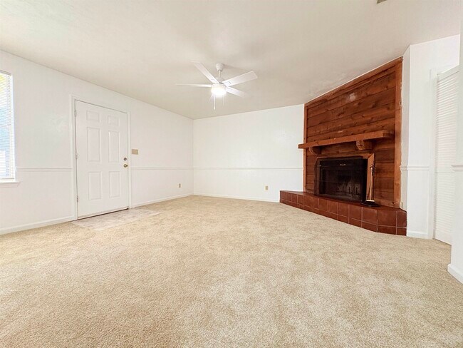 Building Photo - 1810 Sylvan Ct