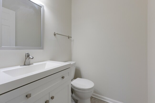 Building Photo - 817 Pahl Rd