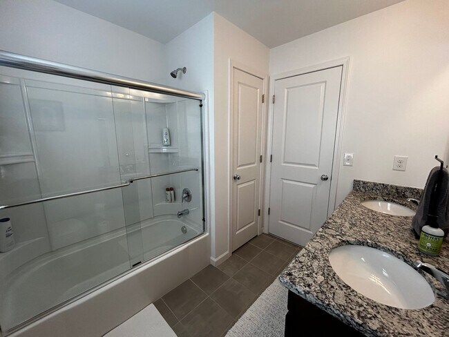 Building Photo - Beautiful 3 Bedroom Home for Rent