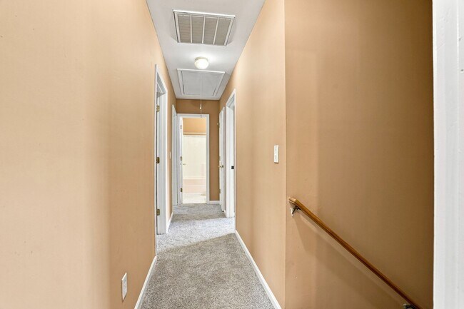 Building Photo - 926 Oakshire Cir