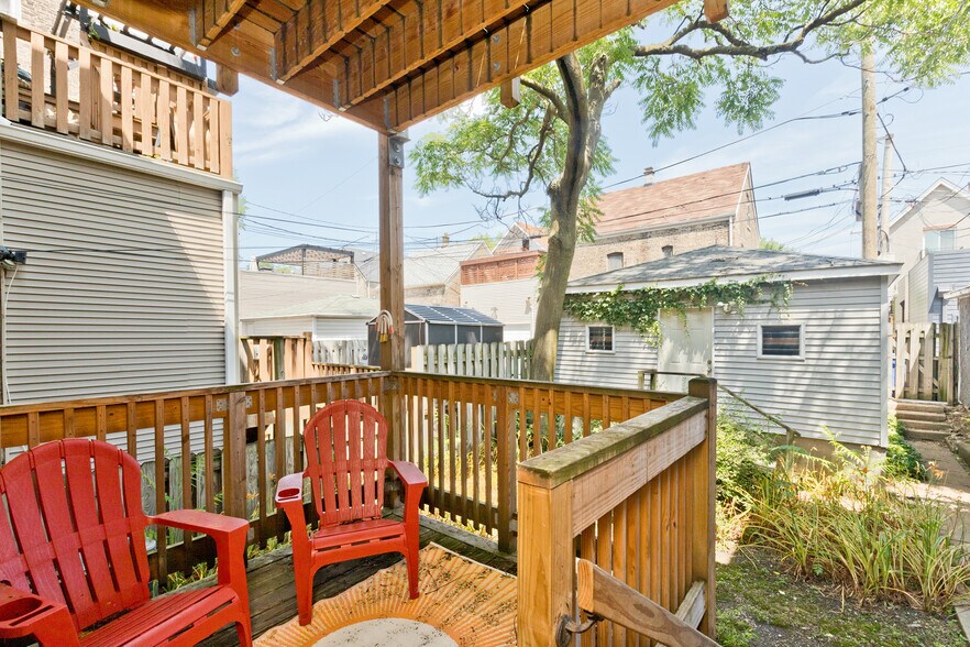 Building Photo - 2139 N Oakley Ave