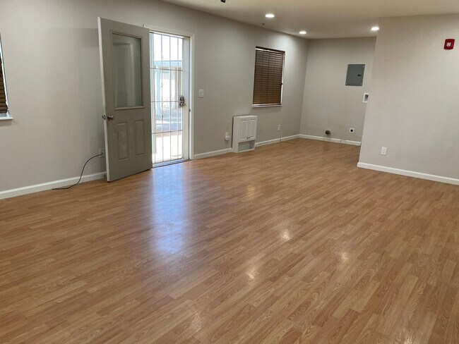 Building Photo - 2055 6th St