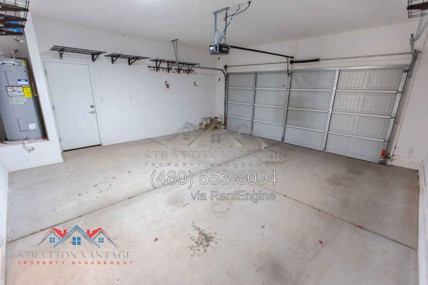 Building Photo - 1033 S 150th Dr