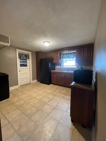 Building Photo - 311 Raphael Ave