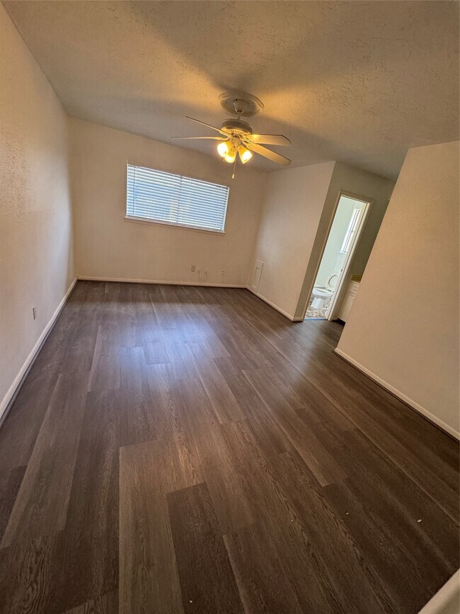 Building Photo - 9330 Tooley Dr