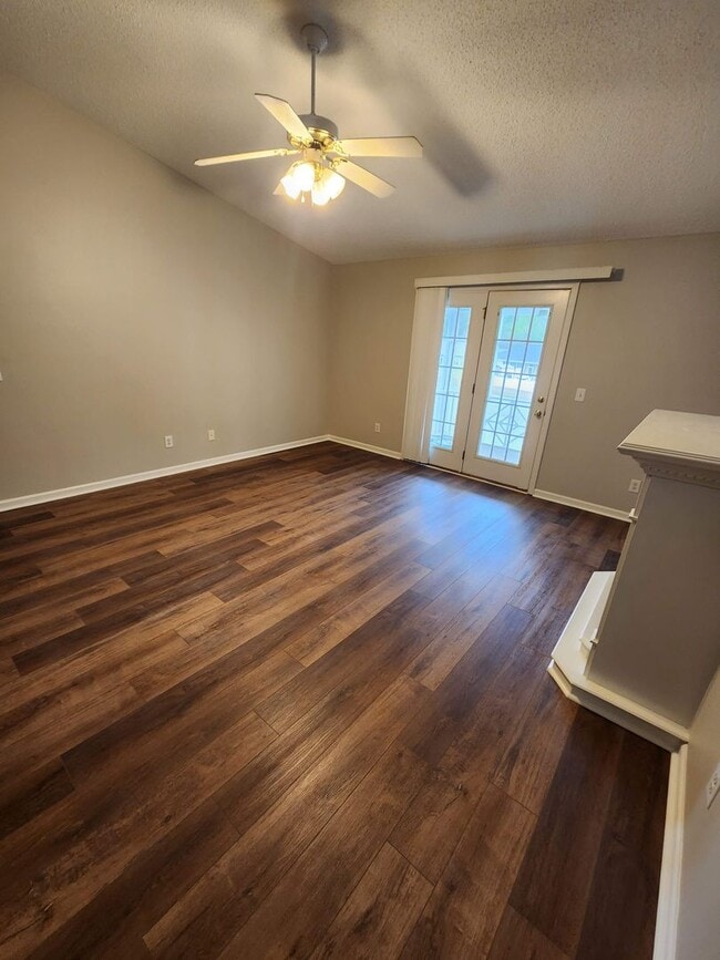 Building Photo - Oakdale Terrance Condo Water Front!!!